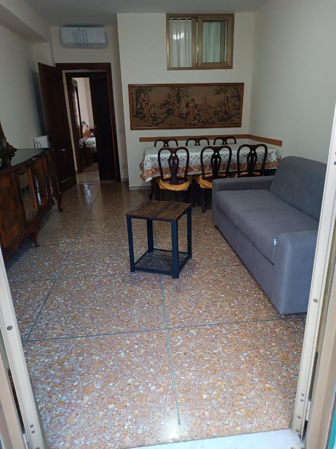 Hortis Apartment, 5 Persone, 2 Camere, Balcone, Metro C E Tram Per Il Centro Rom