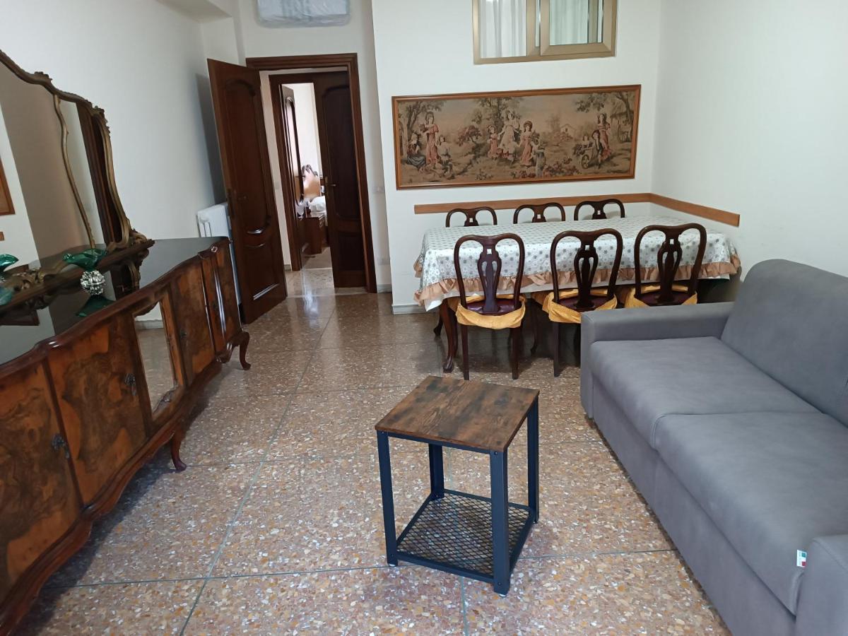 Hortis Apartment, 5 Persone, 2 Camere, Balcone, Metro C E Tram Per Il Centro Lejlighed