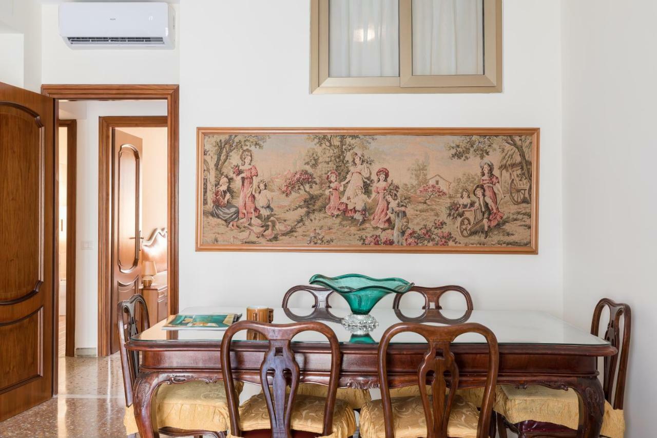 Hortis Apartment, 5 Persone, 2 Camere, Balcone, Metro C E Tram Per Il Centro Lejlighed